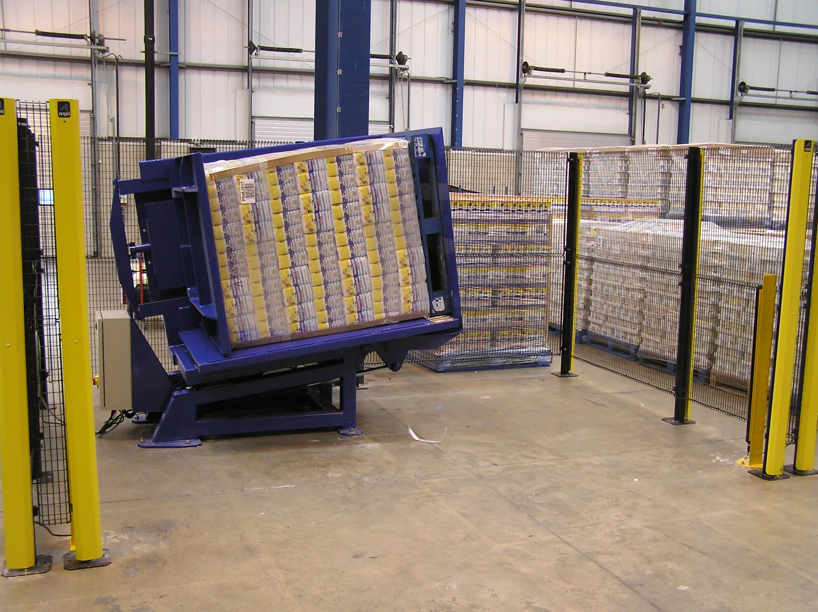 G95 pallet tilter